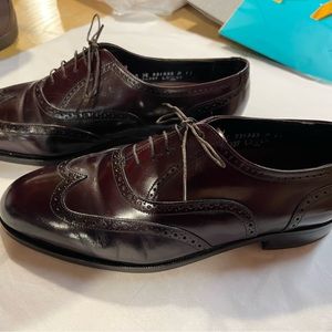 FLORSHIEM burgundy leather dress shoes in size 9  3E men’s.worn couple o…